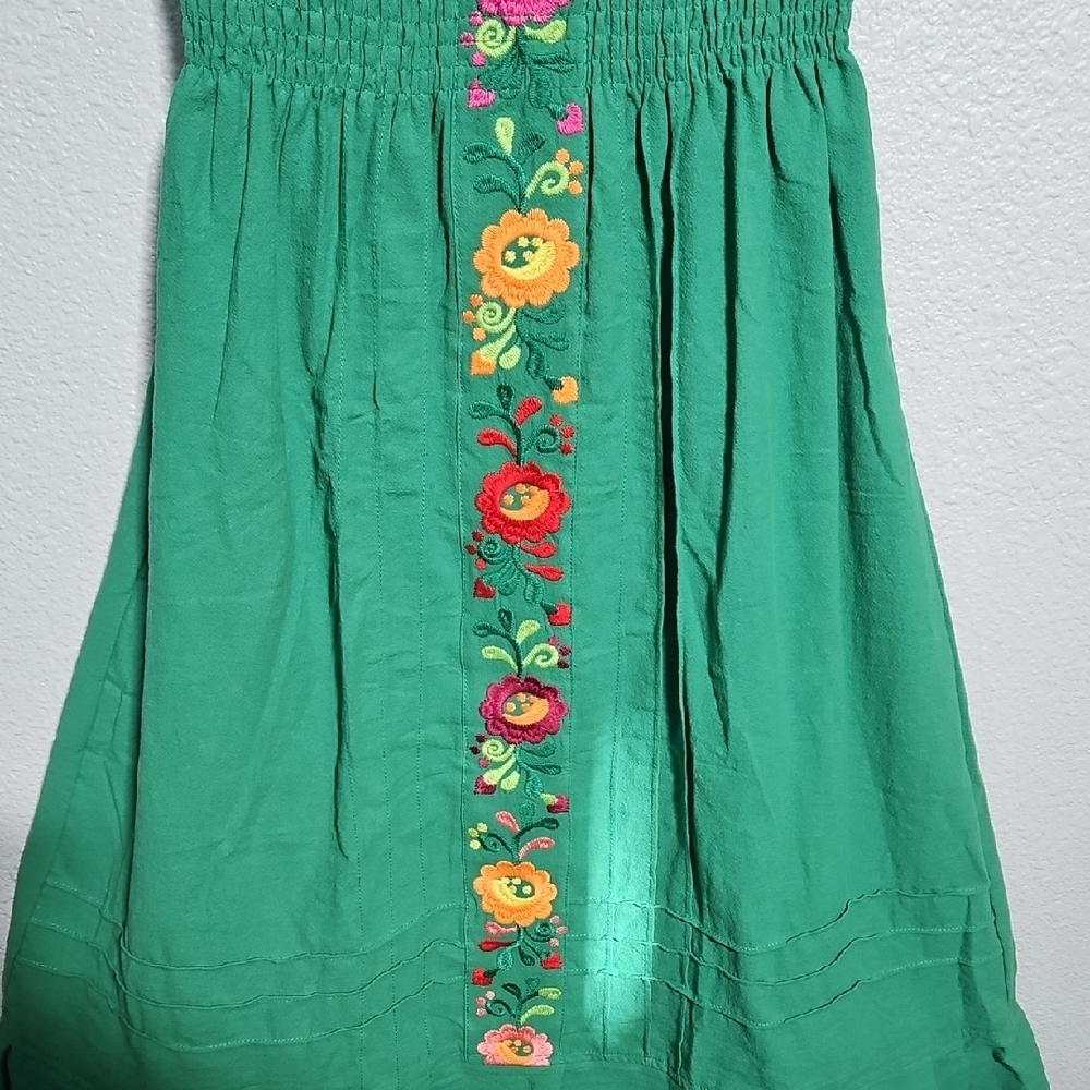 Green Floral Embroidered Dress - Picture 5 of 9